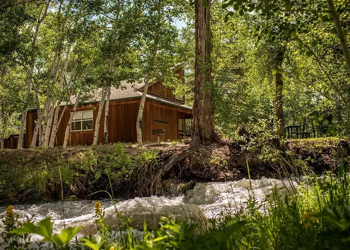Beautiful Secluded Cabin With A Hot Tub Near Monarch Mountain In Colorado