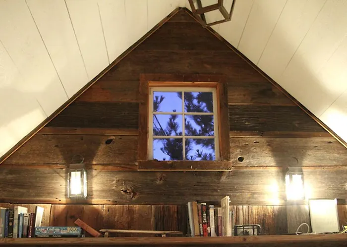 Romantic Cabin Retreat For Couples In Cape Cod Bay Near Provincetown