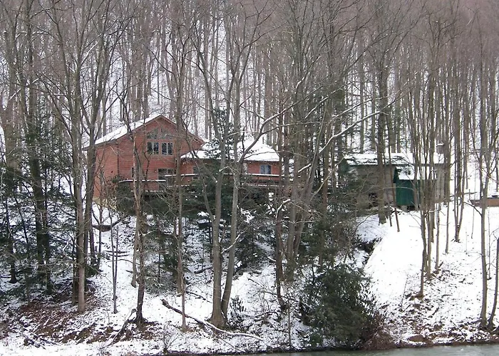 Beautiful Cabin With Hot Tub Surrounded By Trees In Confluence, Pennsylvania