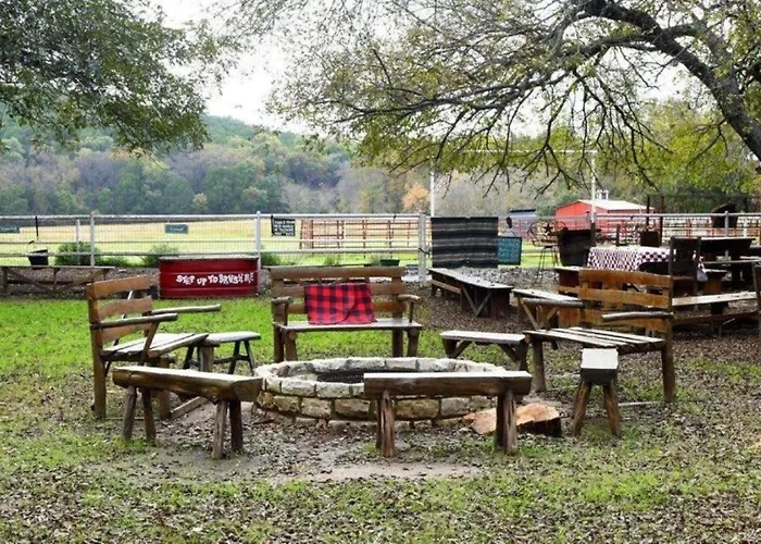 Vintage Airstream Ideal For A Glamping Getaway Near Fort Worth, Texas