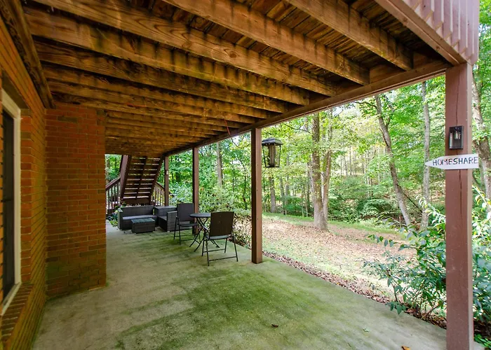 Private Luxury Suite- 2 Bedroom Sleeps 6