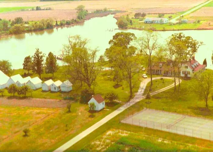 Family-Friendly Waterfront Getaway With A Swimming Pool And Dock In Cambridge, Maryland
