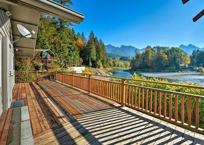 Beautiful Cabin Rental With Private Hot Tub On The Skykomish River In Washington