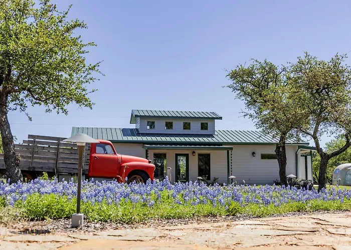Vintage Camper Amazingly Equipped Great For A Unique Getaway In Texas