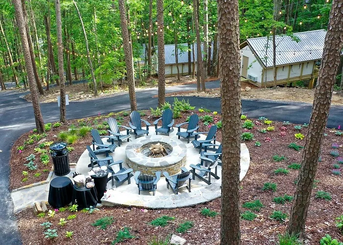 Pet-Friendly Tree House Great For A Relaxing Escape In Alabama