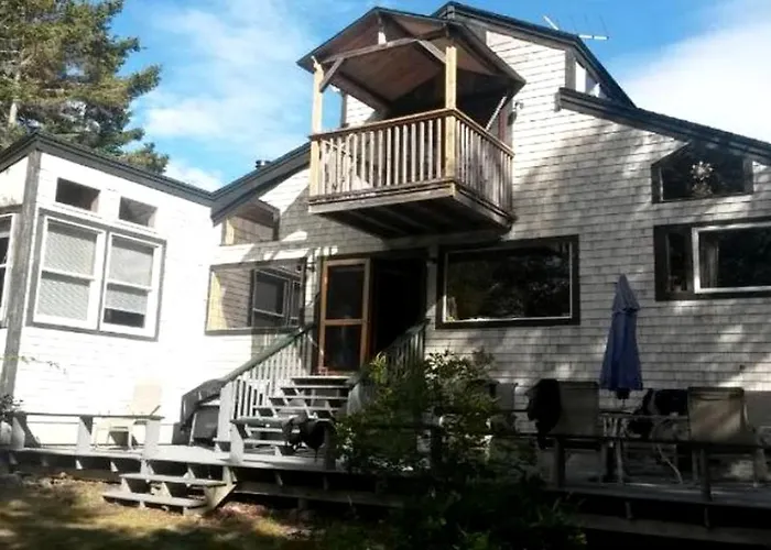 Waterfront Cottage Rental On Union River Bay Near Bar Harbor, Maine