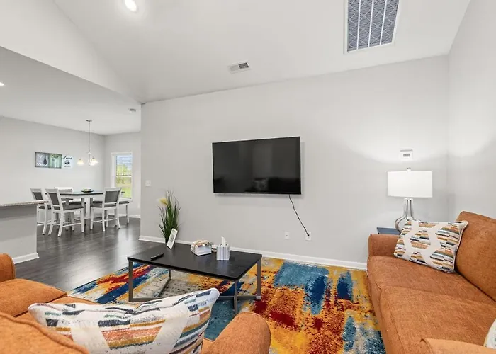 Beautiful And Super Comfy Home!