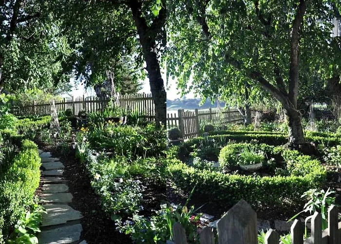 Antique Indonesian Teakwood Cottage For A Romantic Getaway In Petaluma, California