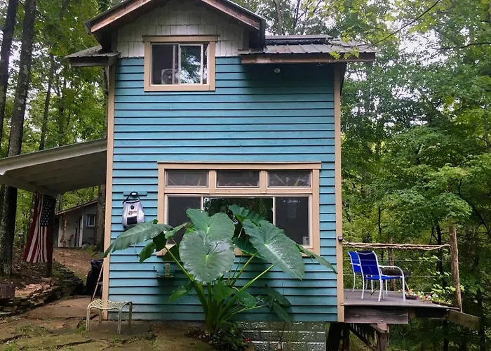 Rustic Off-Grid Cabin Getaway Near Wayne National Forest, Ohio