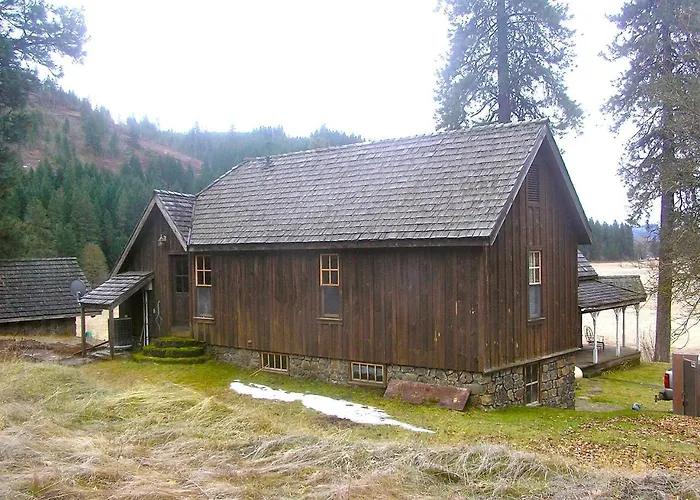 Charming Log Cabin Rental With Outdoor Grill Near Gifford Pinchot National Forest