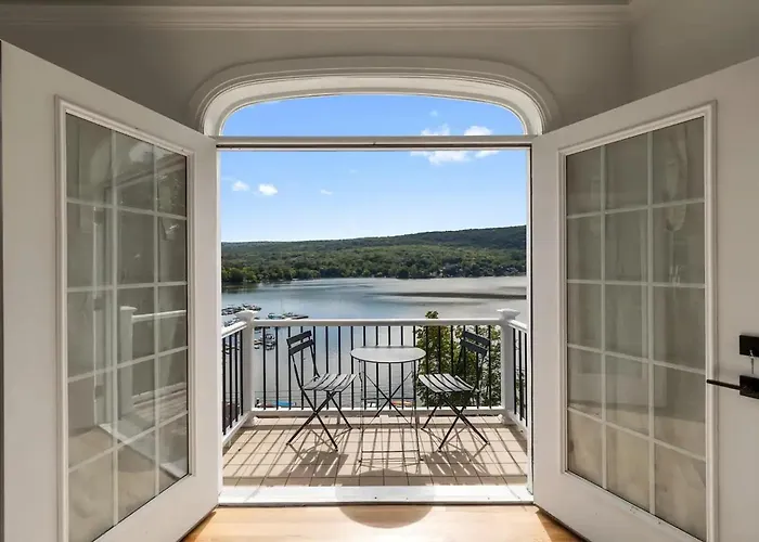 Lakeview Villa With Private Hot Tub, Firepit & Breathtaking Cliff Views