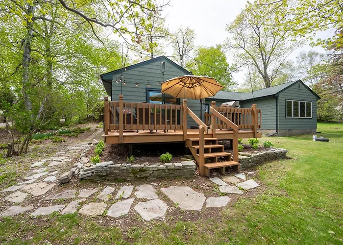 Yorita Manor- Lakefront Escape, Fire Pit, Pets & Scenic Views