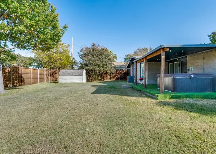 Luxury Oasis 4B 2B Jacuzzi Pet Friendly