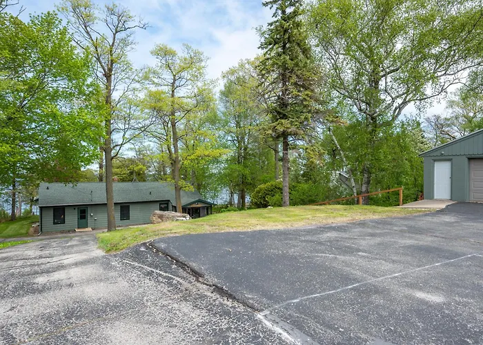 Yorita Manor- Lakefront Escape, Fire Pit, Pets & Scenic Views