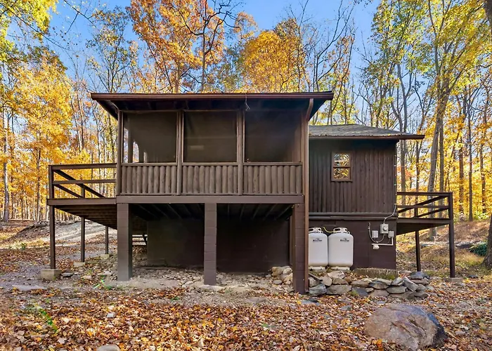 Cozy W Fire Pit Grill Deck Screened Porch Wifi