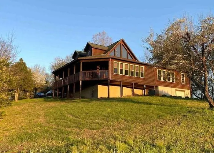 Hillside Haven Cabin With Hot Tub In Rutherfordton, Nc