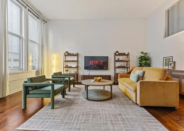 2Br Downtown Gem With Arcade Games! - Sleeps 7 - Near Convention Center - Stadium