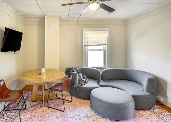 Walk To Dtwn Hudson: Cozy Upstate Apartment