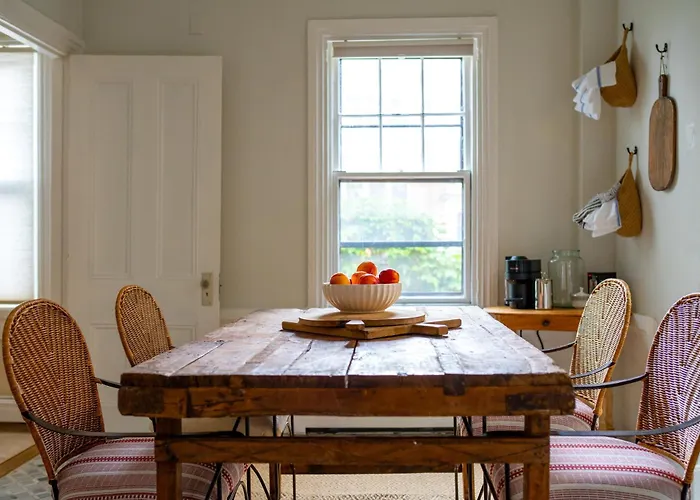 Stunning Apartment In Historic Federal Hill Mansion Near Downtown & College Hill