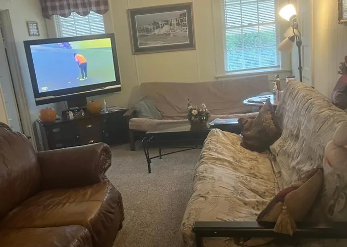 Charleston, Sc Themed - Private 1 Queen Bed 1 Bath Apartment 2 Futons That Fold Out Flat To Sleep On & Leather Love Seat Gas Logs In Living Room Full Kitchen Poker Bumper Pool Table Conveniently Located In Columbia South Carolina 1 Queen Bed & 2 Sofa