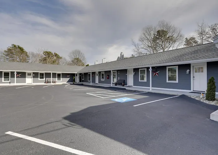 3 Mi To Main St & Beach: Coastal Cape Cod Escape!