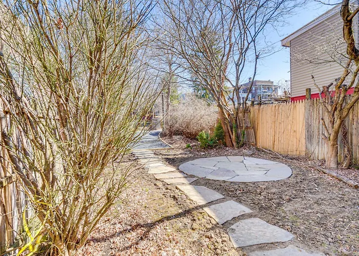 Walk To Dtwn Hudson: Cozy Upstate Apartment