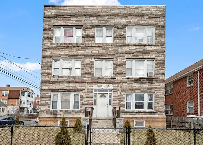 Downtown Hartford 2Br Family Pet Friendly