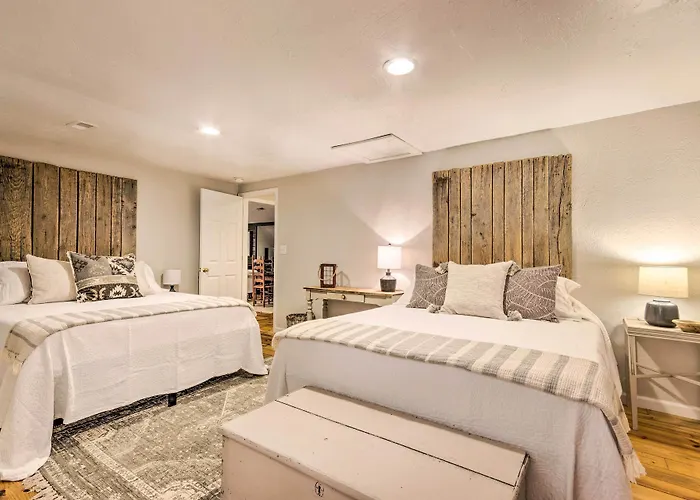 Upscale Rustic Duplex On Stream, Near Blowing Rock