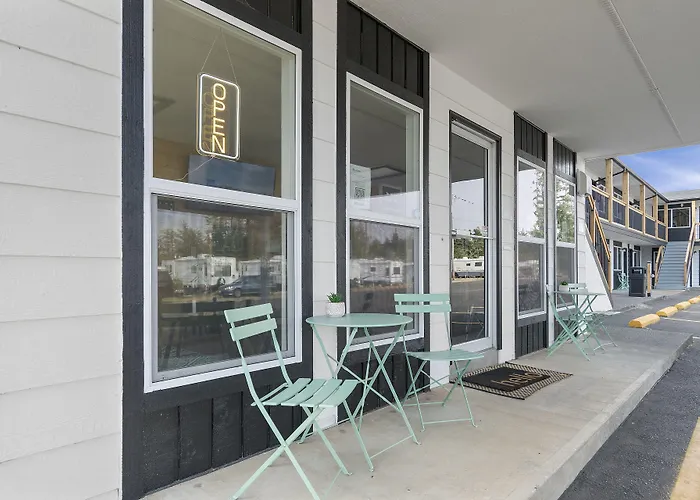Silver Sands Motel
