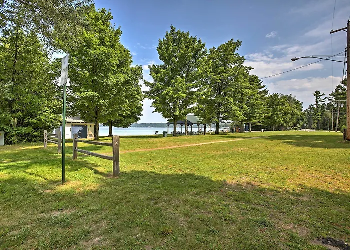 < 1 Mi To Dtwn Suttons Bay! Studio W/ Shared Beach