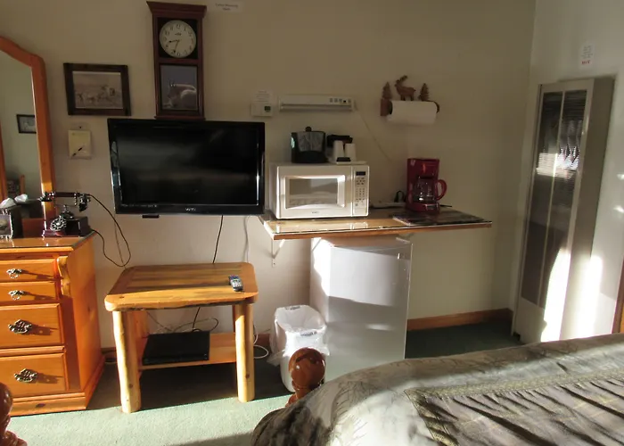 The Woodsman Country Lodge Motel