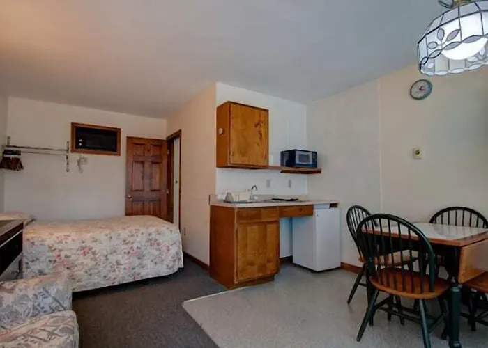 Dolphyn Motel