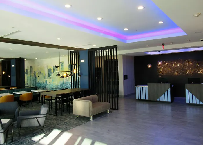 La Quinta Inn & Suites By Wyndham Dallas/Fairpark