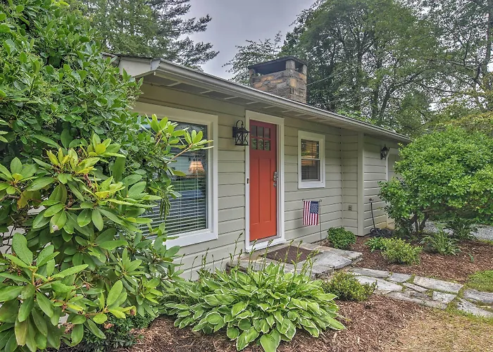 Blowing Rock Home: 1 Block To Downtown!