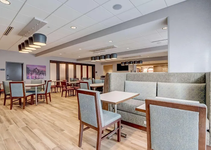 Hampton Inn & Suites Cincinnati Midtown Rookwood