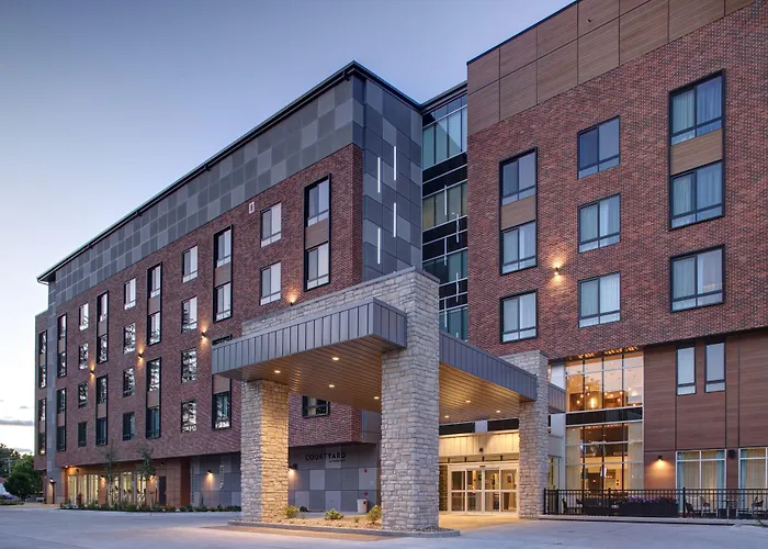 Courtyard By Marriott Iowa City University Heights