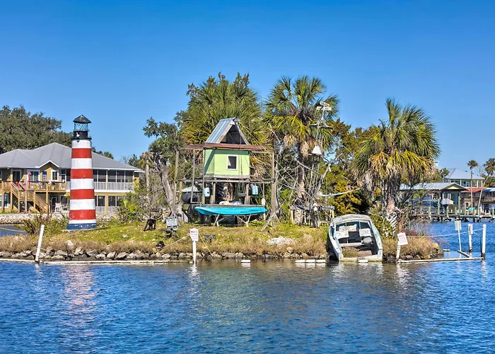 Elevated Deck! Fun-Filled Homosassa River Home
