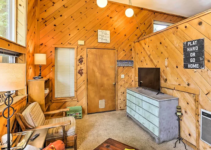 Cozy Studio Near Hiking & Skiing, Walk To Downtown