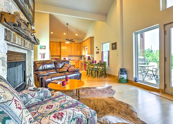 Johnson City 'Valley View' Hill Country Retreat