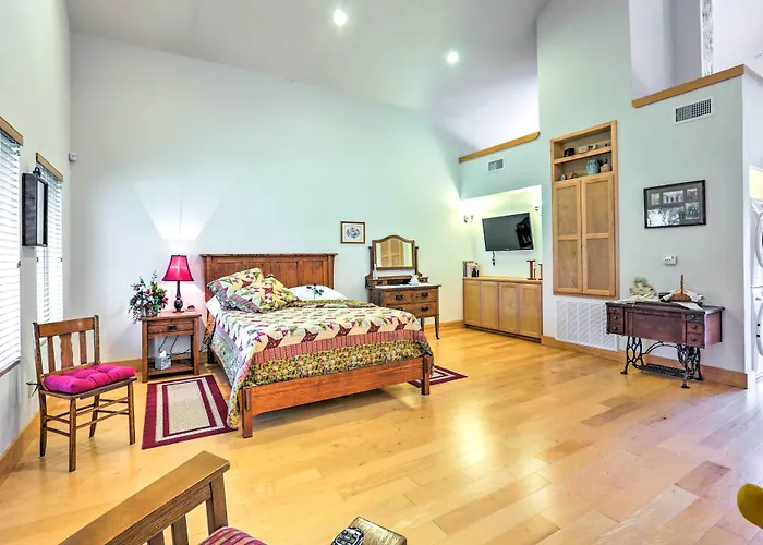 Johnson City 'Valley View' Hill Country Retreat