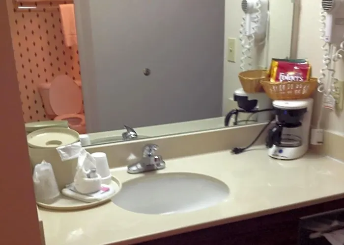 Country Hearth Inn & Suites Willard