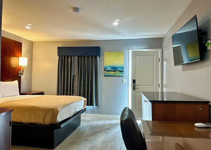 Oceanside Inn & Suites