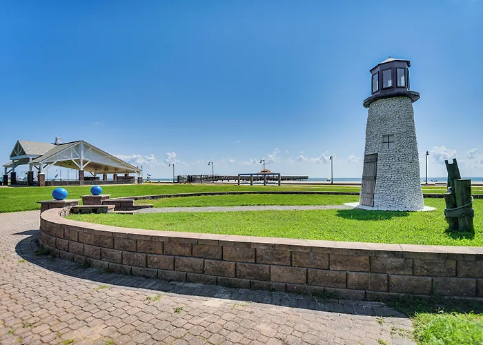 1 Mi To Beach: Home W/ Patio & Grill In Hampton!