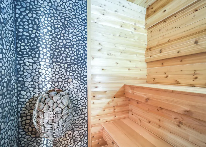 Luxe Valley Home W/ Sauna & Hot Tub Near Mazama
