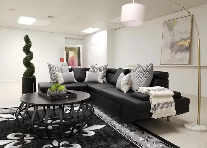 9Br-Sleeps 19. Amazing Deal!!