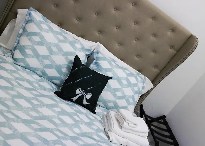 9Br-Sleeps 19. Amazing Deal!!