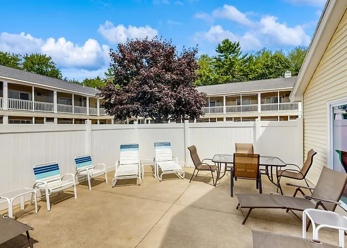Wellington Manor 240