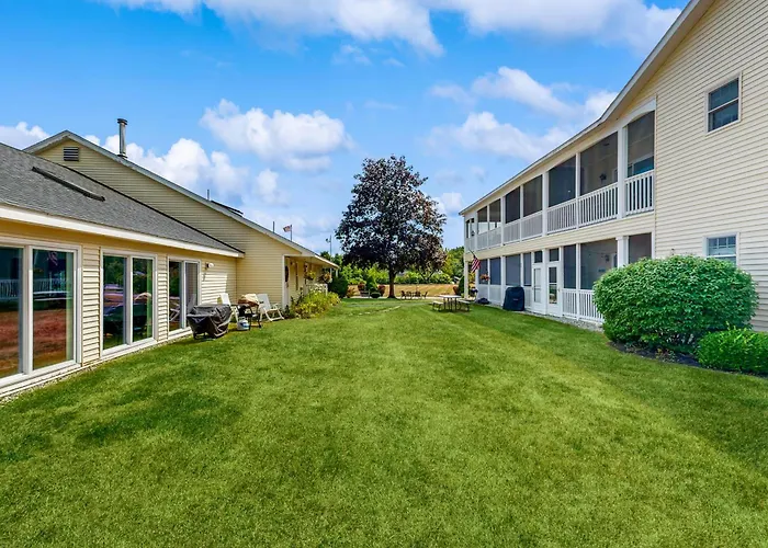 Wellington Manor 240