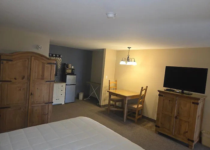 Twin Lakes Inn & Rv Park