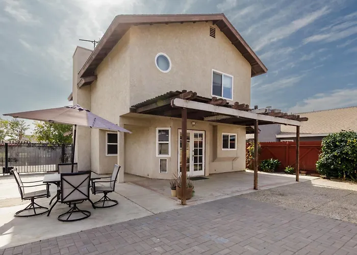 Modern 3Br 2-Story Retreat Near Ruhs March Arb